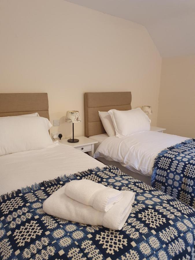 3 Bedroom Barn Conversion With Hot Tub-Garden View - Ty Cerrig Barn كورين المظهر الخارجي الصورة