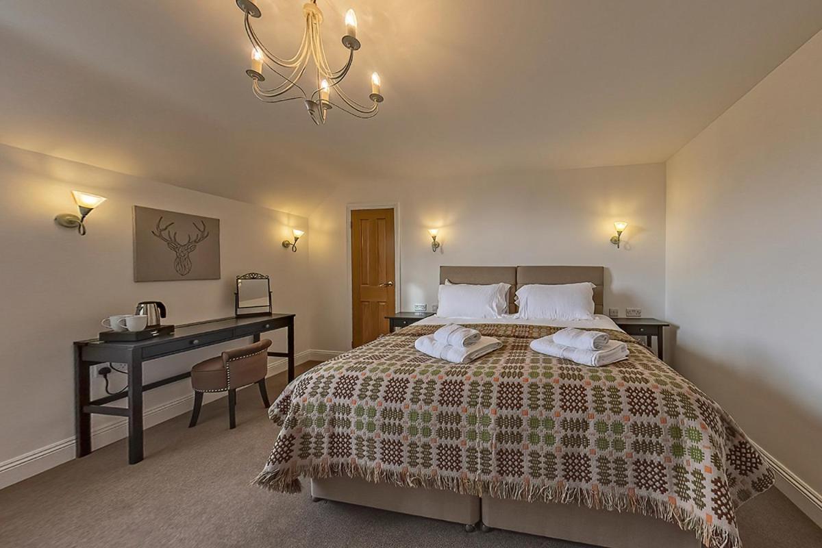 3 Bedroom Barn Conversion With Hot Tub-Garden View - Ty Cerrig Barn كورين المظهر الخارجي الصورة