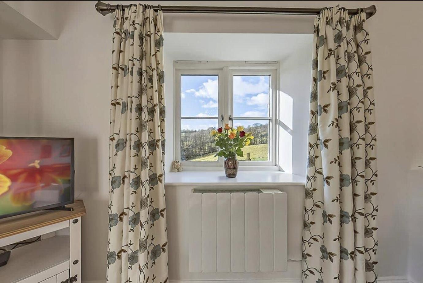 3 Bedroom Barn Conversion With Hot Tub-Garden View - Ty Cerrig Barn كورين المظهر الخارجي الصورة